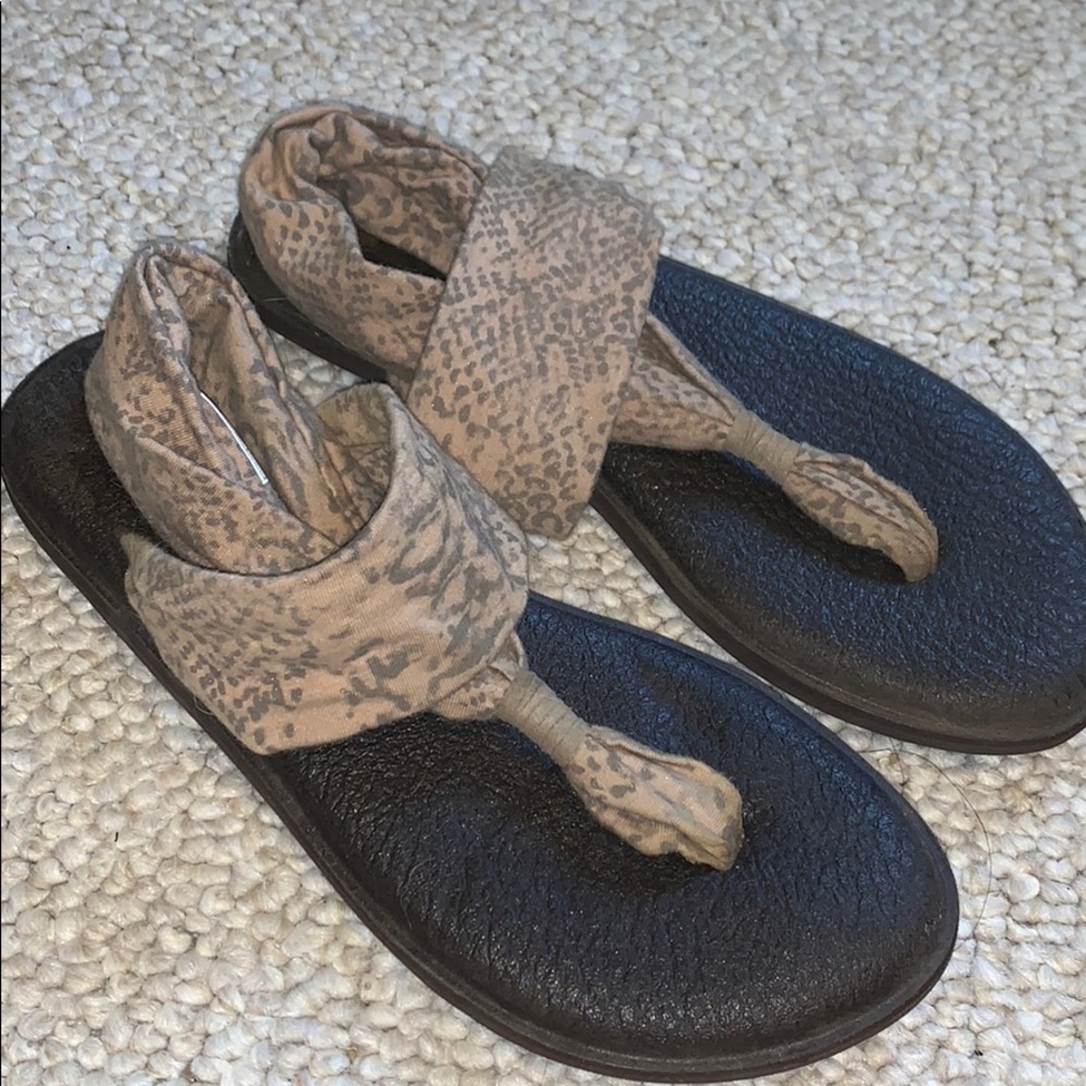 SANUK yoga sandals